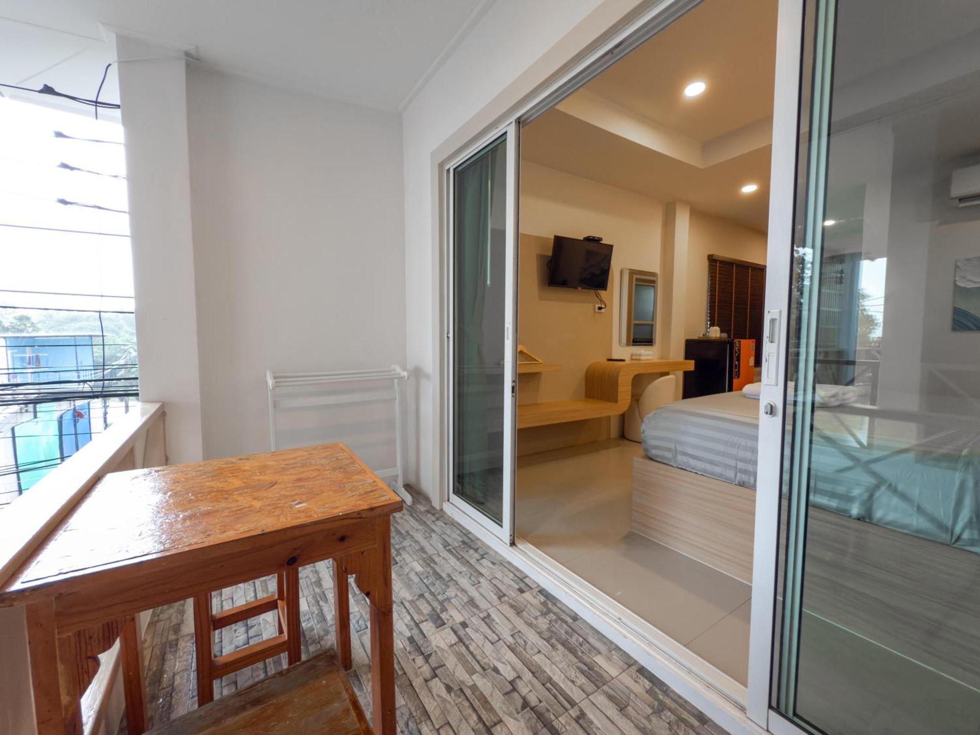 The Seathru Koh Larn Hotel Pattaya Exterior foto