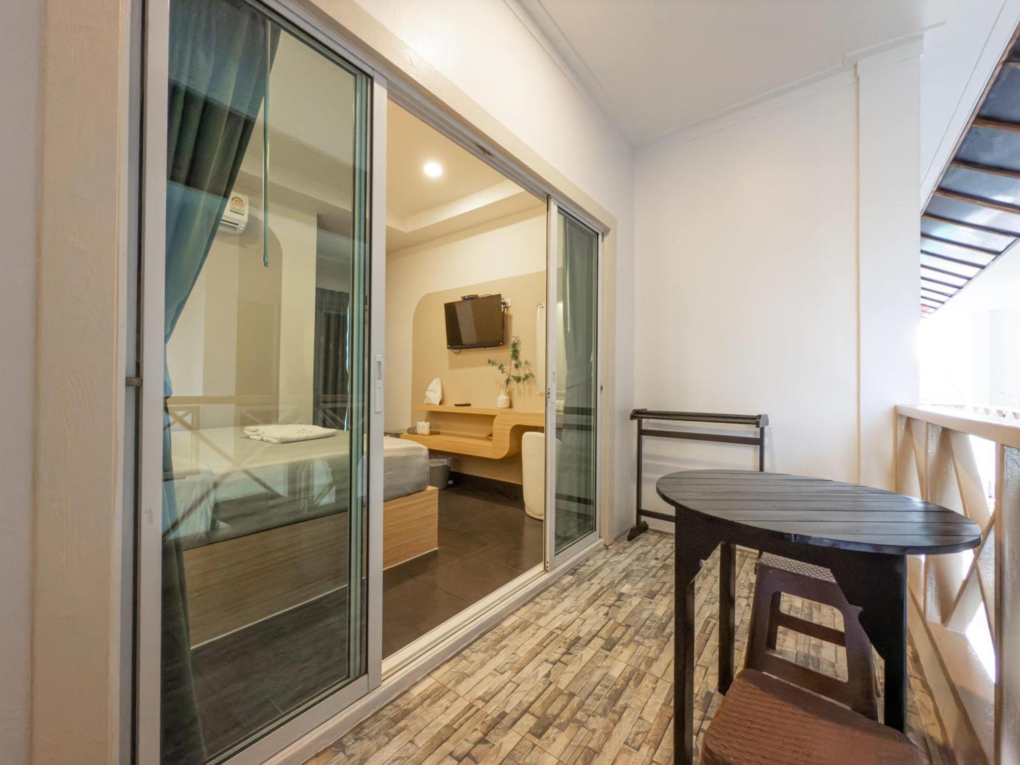 The Seathru Koh Larn Hotel Pattaya Exterior foto